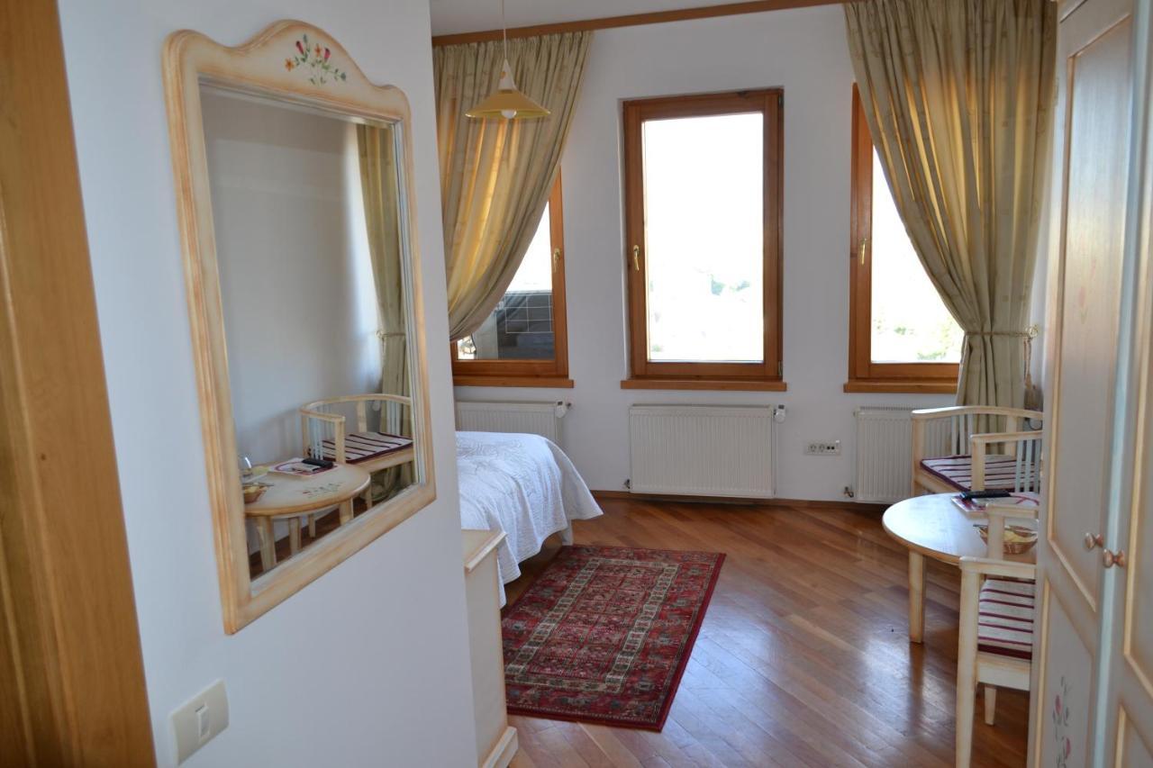 Отель Casa Cranta Брашов Экстерьер фото