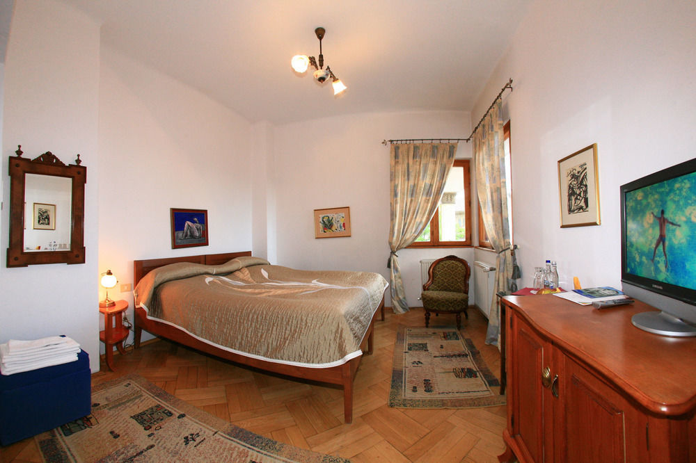 Отель Casa Cranta Брашов Экстерьер фото